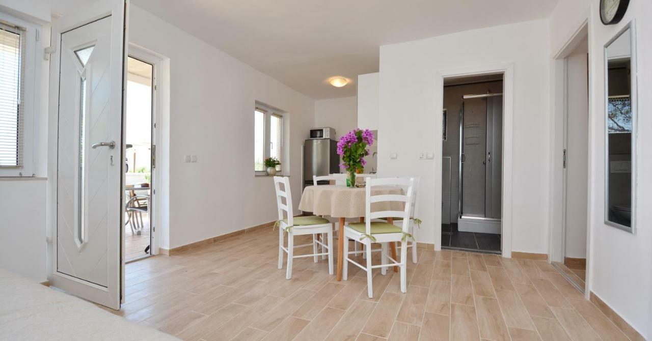 Apartmani Cesarec Басина Экстерьер фото